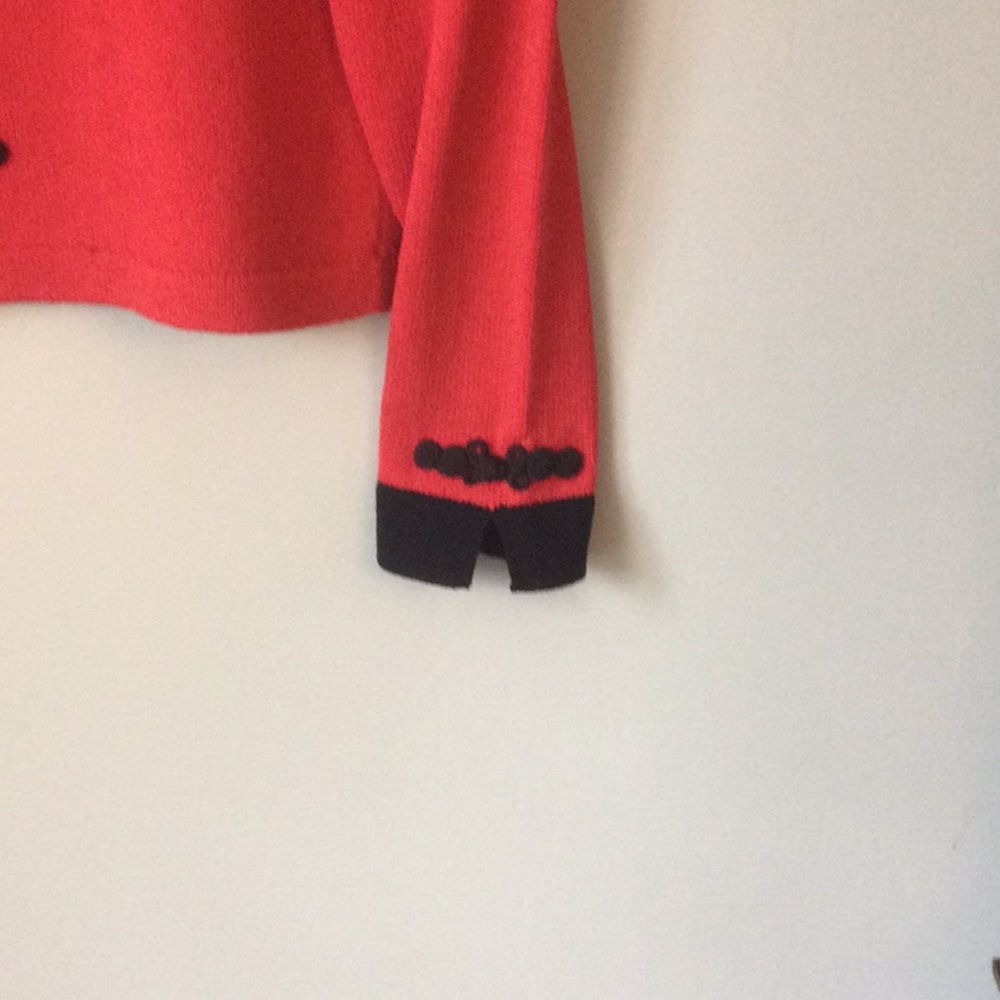Beautiful sweater - Picture 2 of 5